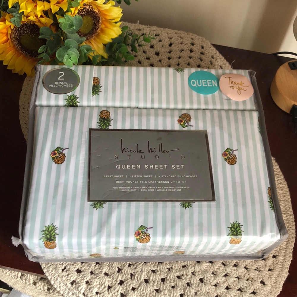 Nicole Miller Pineapple Stripe Queen Sheet Set in Mint and White
